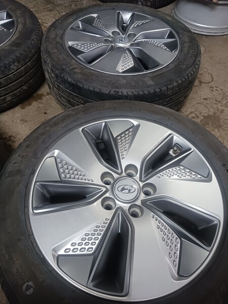 Photo 17 - Hyundai light alloy R17 rims