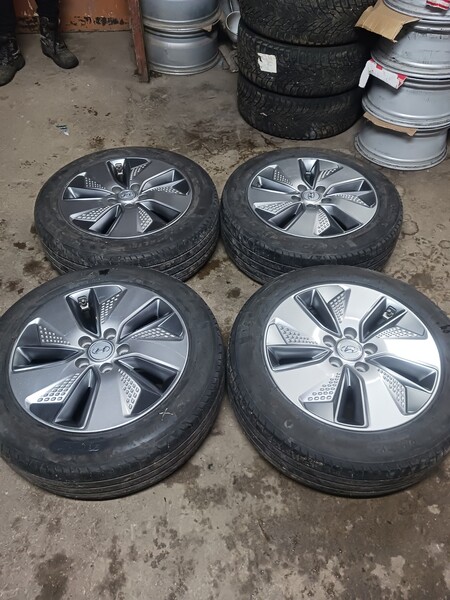 Photo 18 - Hyundai light alloy R17 rims