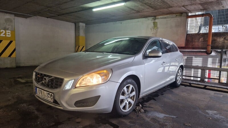 Фотография 1 - Volvo V60 2011 г Универсал