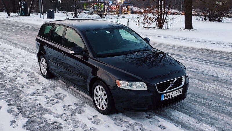 Фотография 1 - Volvo V50 2010 г Универсал