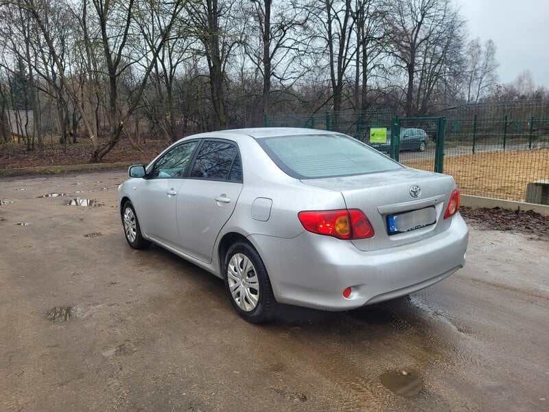 Фотография 6 - Toyota Corolla 2010 г Седан