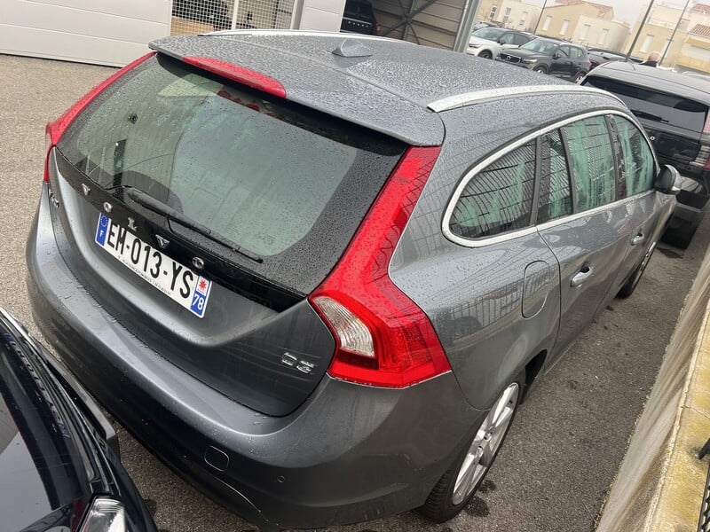 Фотография 12 - Volvo V60 2017 г Универсал