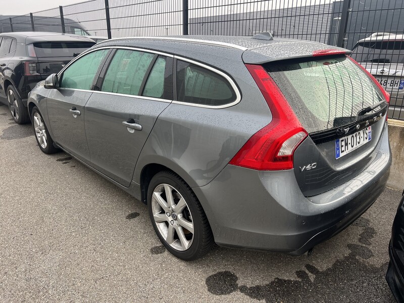 Фотография 14 - Volvo V60 2017 г Универсал