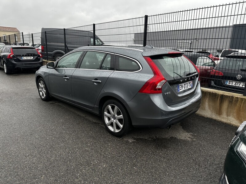 Фотография 15 - Volvo V60 2017 г Универсал