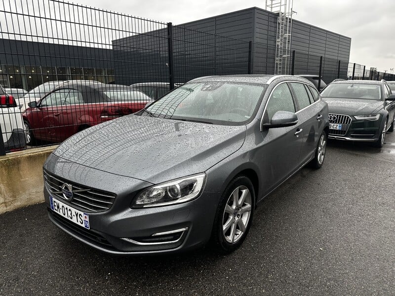 Фотография 1 - Volvo V60 2017 г Универсал