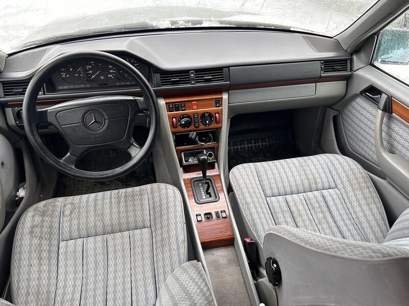 Photo 5 - Mercedes-Benz W124 1993 y Wagon