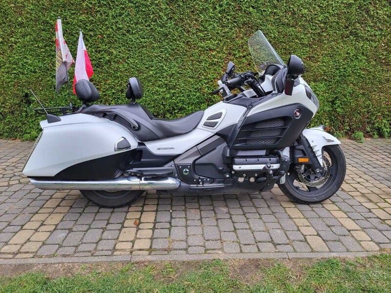 Фотография 2 - Honda Goldwing 2015 г Чопер / Cruiser / Custom мотоцикл