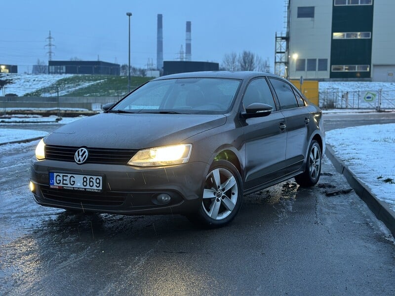 Photo 1 - Volkswagen Jetta 2012 y Sedan