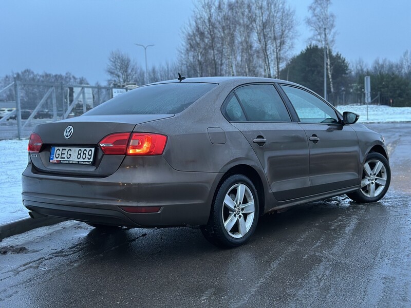 Photo 3 - Volkswagen Jetta 2012 y Sedan