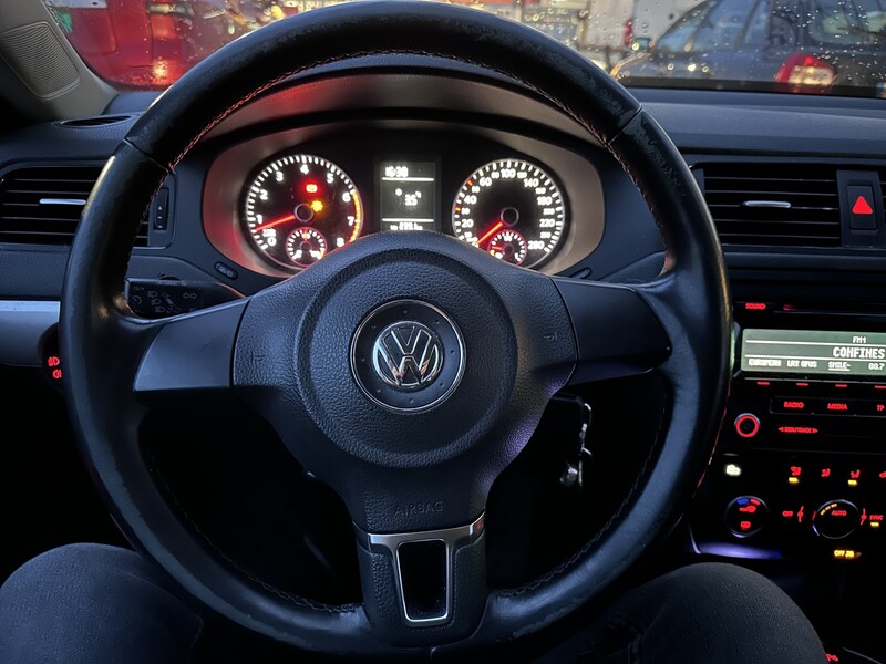 Photo 23 - Volkswagen Jetta 2012 y Sedan