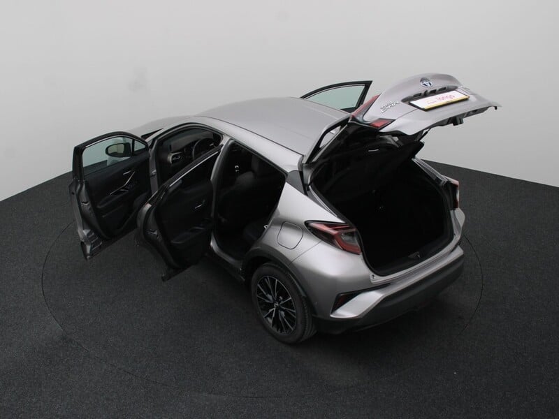 Фотография 13 - Toyota C-HR 2018 г Внедорожник / Кроссовер