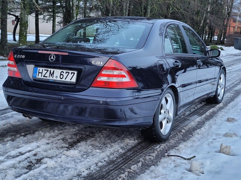 Фотография 6 - Mercedes-Benz C 220 2004 г Седан