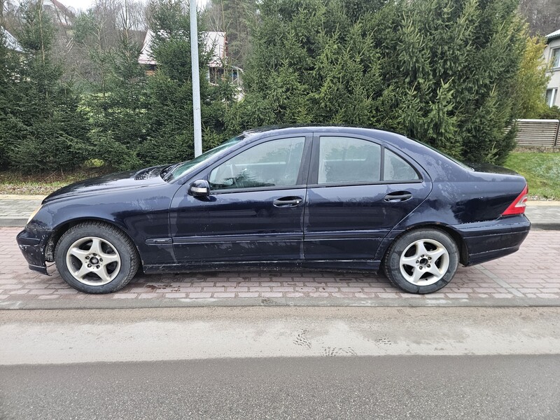 Фотография 10 - Mercedes-Benz C 220 2004 г Седан