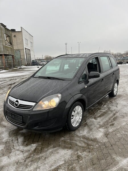 Photo 1 - Opel Zafira 2012 y Van