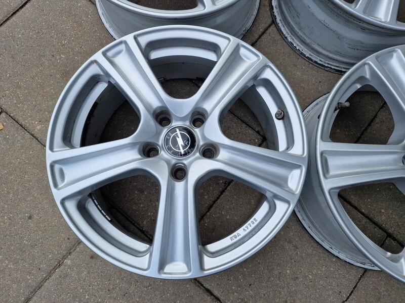 Photo 2 - Opel Zafira (2011-2019m) Zafira light alloy R17 rims