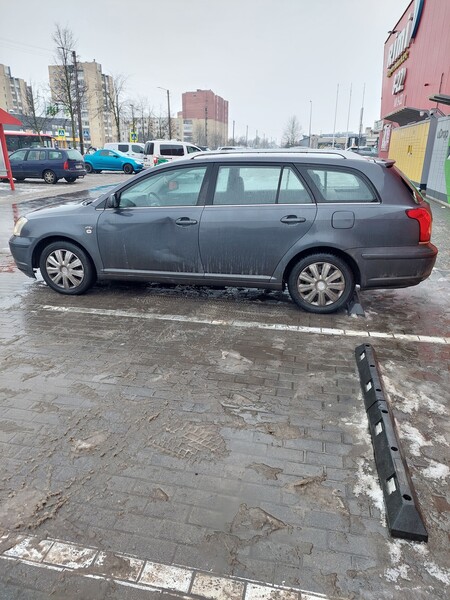 Photo 3 - Toyota Avensis 2005 y Wagon