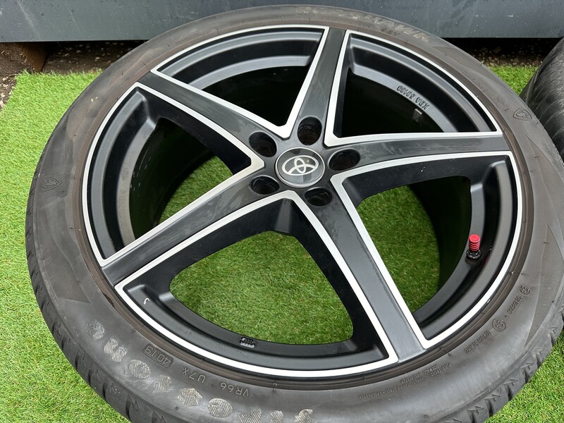 Photo 5 - Toyota Siunciam, 8J ET35 light alloy R19 rims