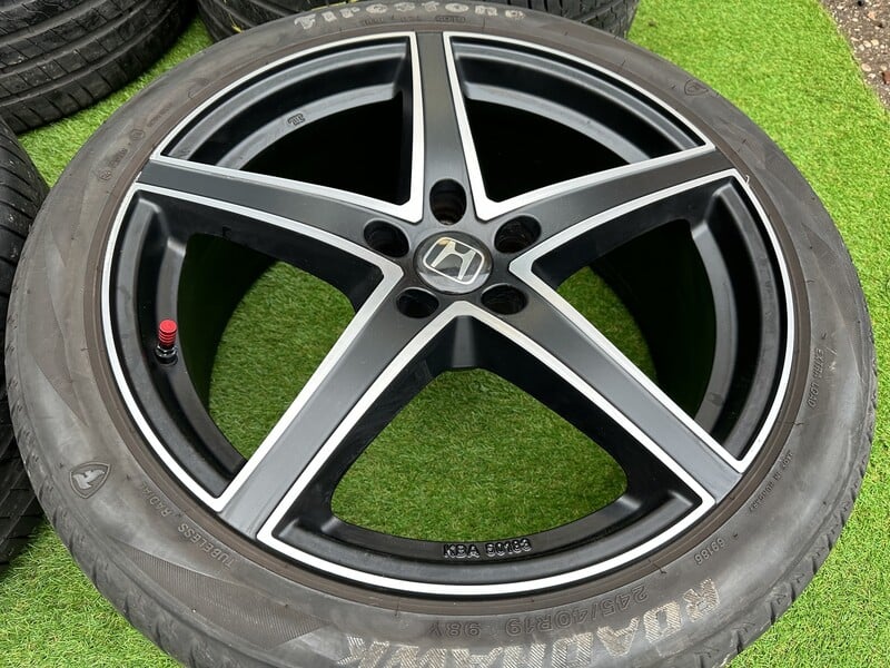 Photo 2 - Honda Siunciam, 8J ET35 light alloy R19 rims