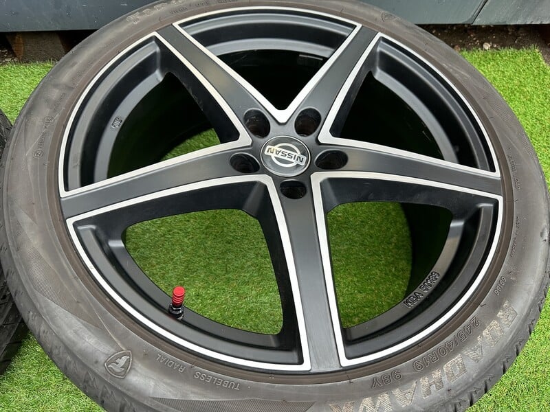 Photo 4 - Nissan Siunciam, 8J ET35 light alloy R19 rims