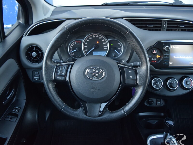 Photo 11 - Toyota Yaris A/T 2019 y