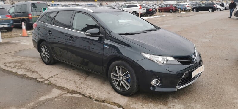 Photo 1 - Toyota Auris 2014 y Wagon