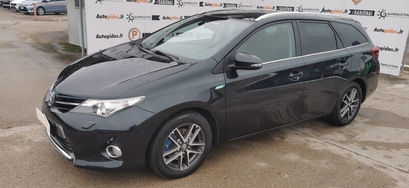 Photo 2 - Toyota Auris 2014 y Wagon