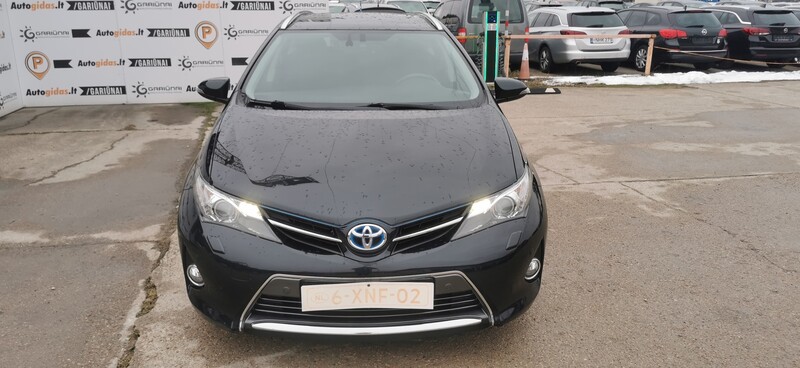 Photo 3 - Toyota Auris 2014 y Wagon