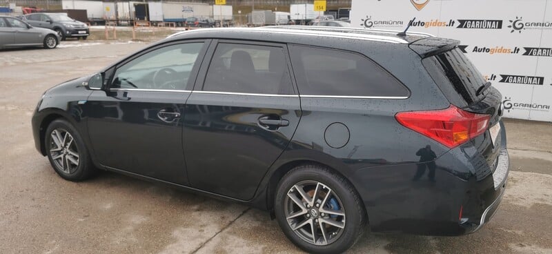 Photo 7 - Toyota Auris 2014 y Wagon