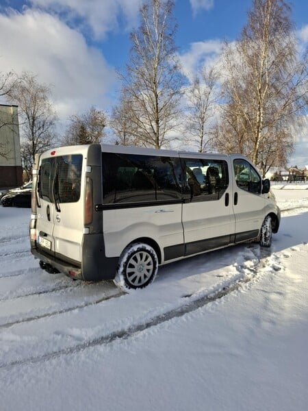 Photo 2 - Nissan Primastar 2007 y Minibus