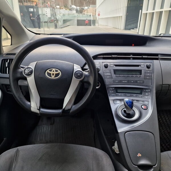 Photo 8 - Toyota Prius 2010 y Hatchback