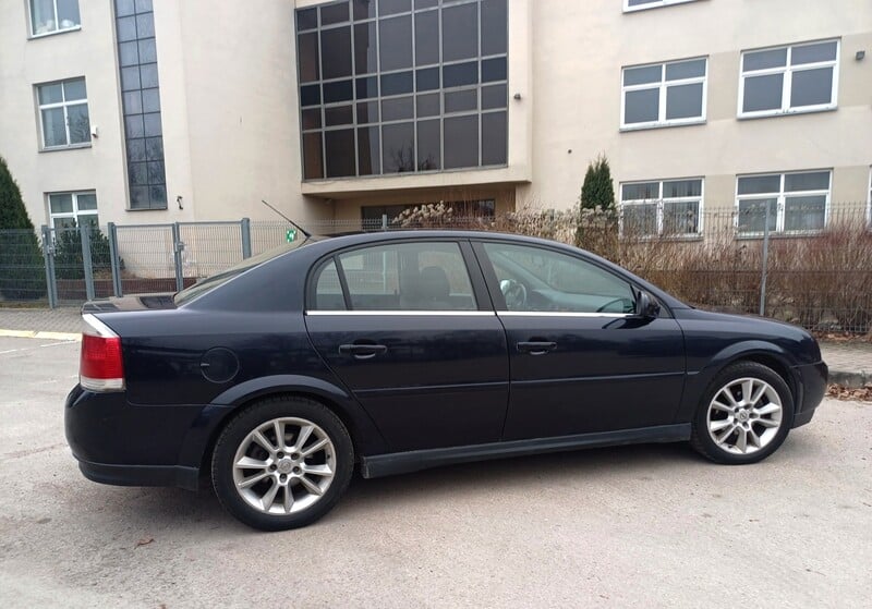 Фотография 10 - Opel Vectra 2004 г Хэтчбек