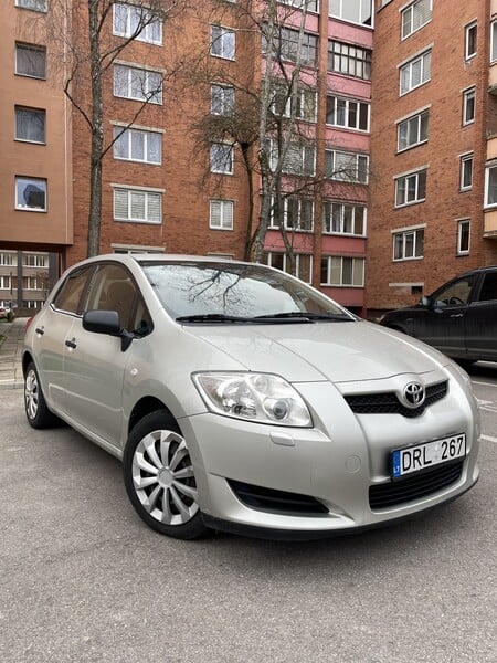 Фотография 1 - Toyota Auris 2008 г Хэтчбек