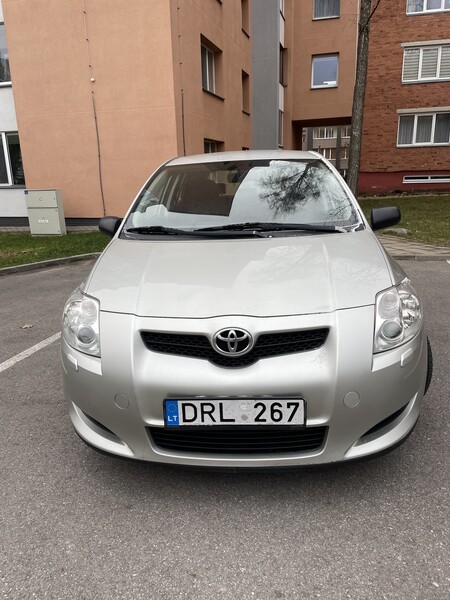 Фотография 2 - Toyota Auris 2008 г Хэтчбек