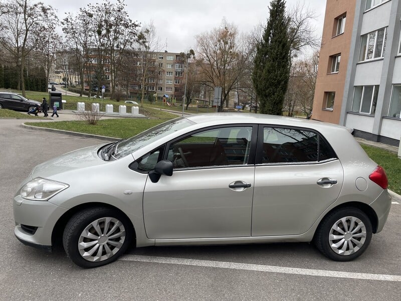 Фотография 4 - Toyota Auris 2008 г Хэтчбек