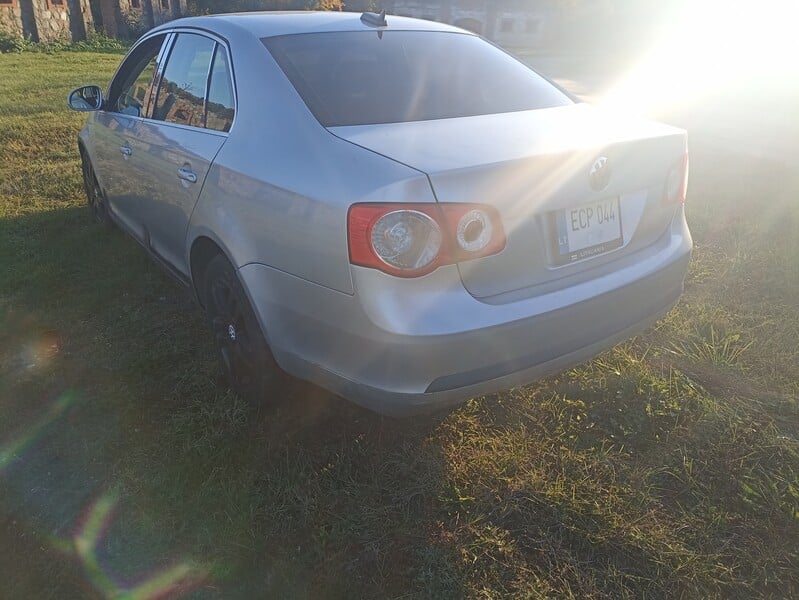 Photo 4 - Volkswagen Jetta 2006 y Sedan