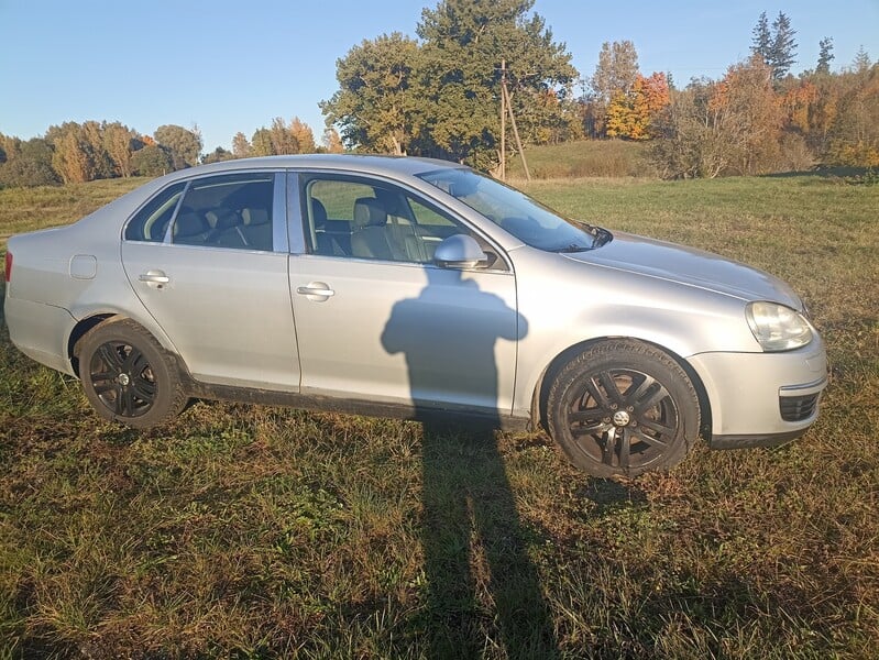 Photo 6 - Volkswagen Jetta 2006 y Sedan