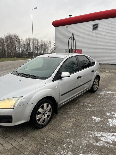 Photo 3 - Ford Focus 2005 y Hatchback