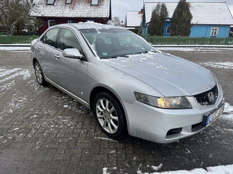 Photo 2 - Honda Accord 2004 y Sedan