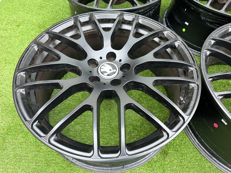 Photo 3 - Skoda Siunciam, 8.5J ET20 light alloy R20 rims