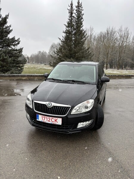 Фотография 1 - Skoda Fabia 2011 г Хэтчбек