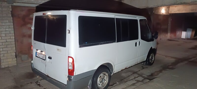 Photo 2 - Ford Transit 2006 y Minibus