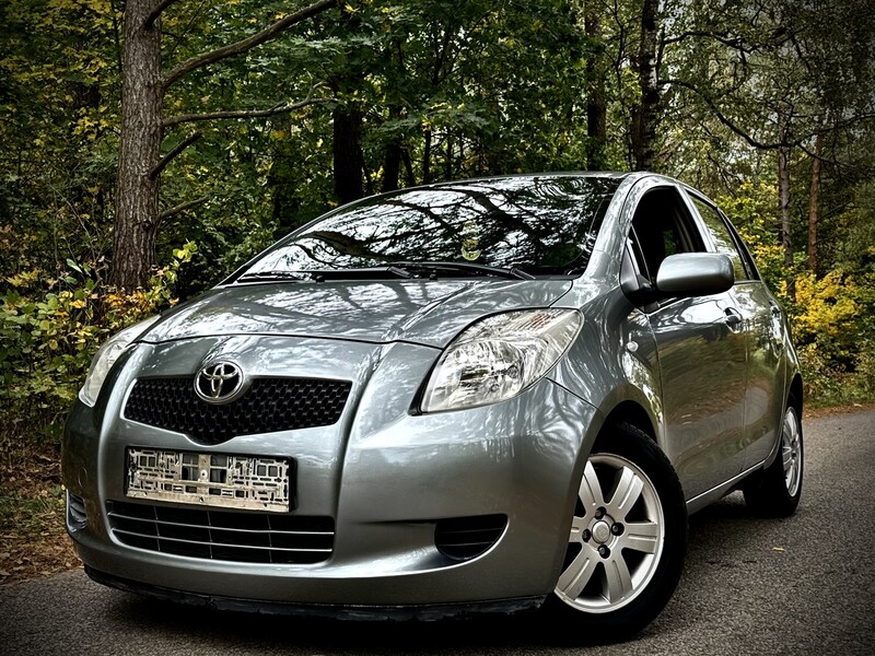 Фотография 13 - Toyota Yaris 2008 г Хэтчбек