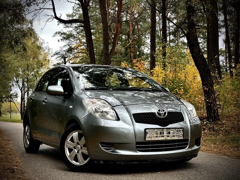 Фотография 15 - Toyota Yaris 2008 г Хэтчбек