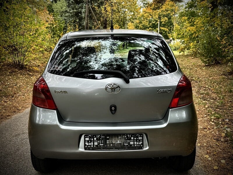 Фотография 10 - Toyota Yaris 2008 г Хэтчбек