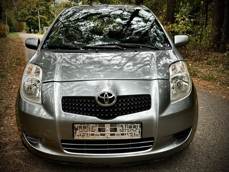 Фотография 25 - Toyota Yaris 2008 г Хэтчбек