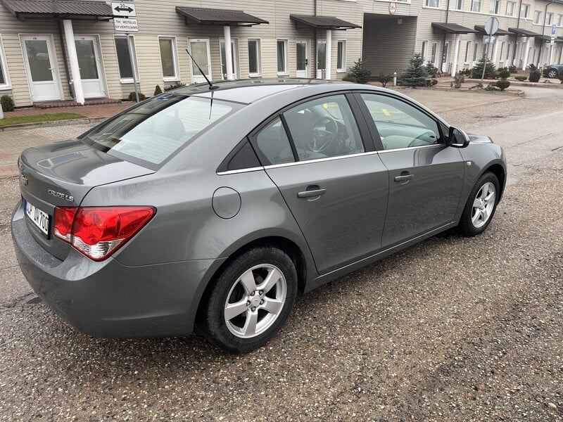 Photo 4 - Chevrolet Cruze 2010 y Sedan