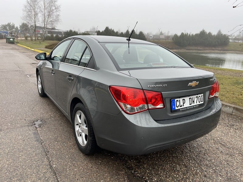 Photo 5 - Chevrolet Cruze 2010 y Sedan