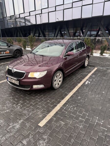 Photo 1 - Skoda Superb 2008 y Hatchback