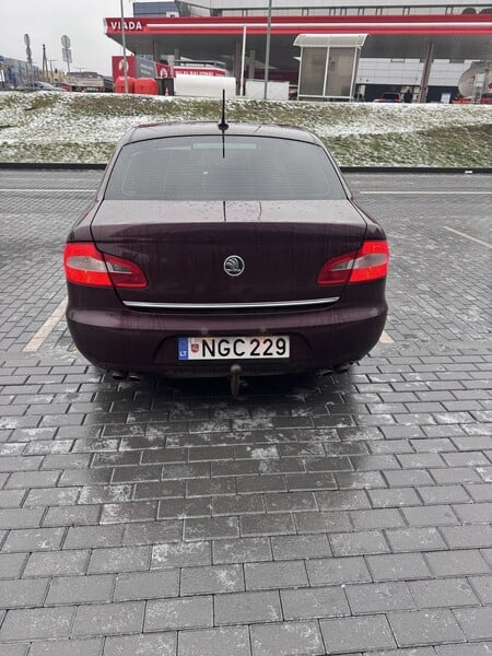 Photo 5 - Skoda Superb 2008 y Hatchback