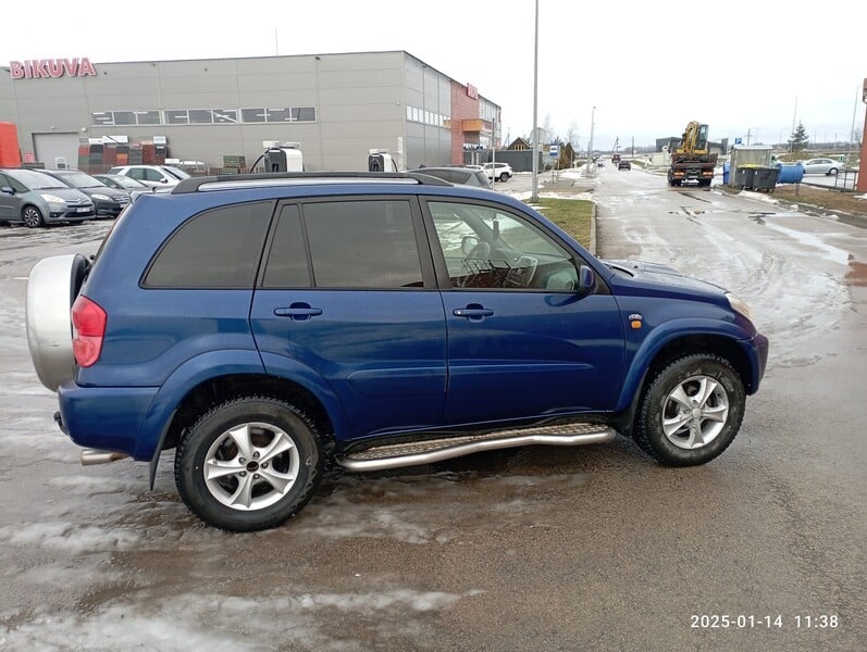 Photo 3 - Toyota RAV4 2003 y Sedan